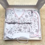 Cajita Ajuar 6 piezas -Bebé Nena- - Imagen 2